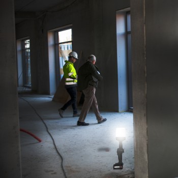 Scangrip 49.0518 Komplett KIT All in One MULTILIGHT CONNECT Hand - Arbeitsleuchte Grundgerät mit 4 Aufsätzen Akku Ladegerät im Koffer